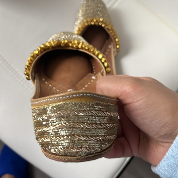 ✨2for15✨ Gold Indian jutti with zari work - Picture 6 of 7